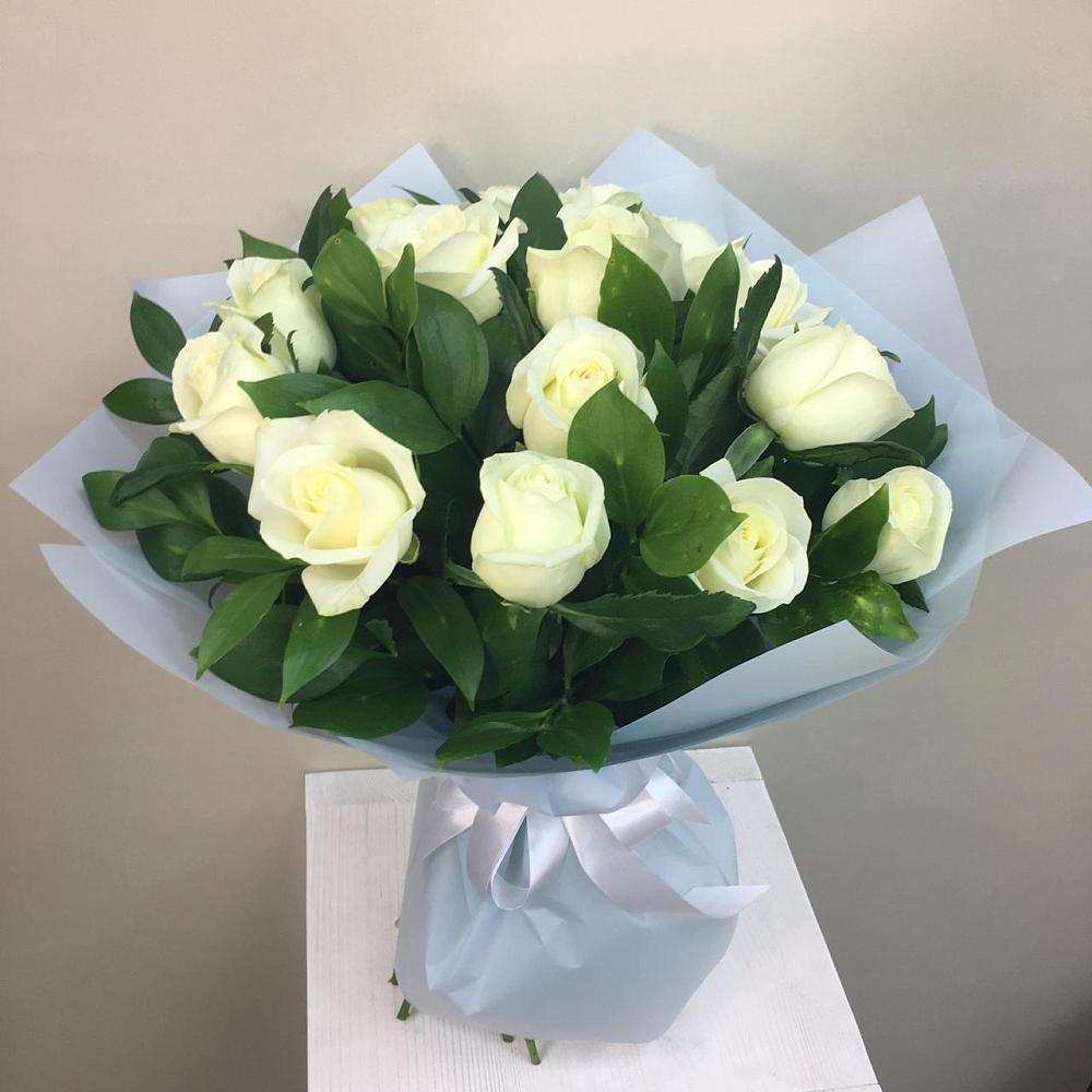 Букет 15 Белых роз Проуд в Партизан