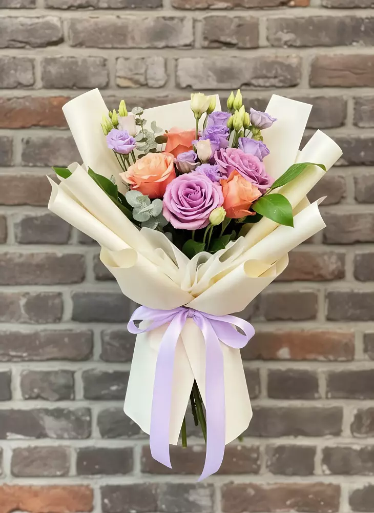 Букет цветов из: Лизиантусы и Розы в Партизан