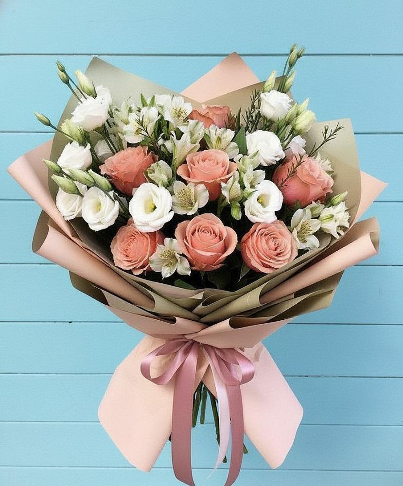 Букет цветов из: Розы, Альстромерии и Лизиантусы в Партизан