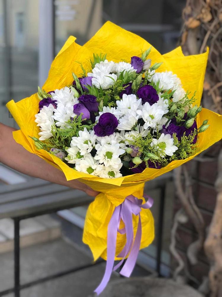 Букет цветов из: Ирисы, Хризантемы и Ромашки в Партизан