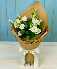 Букет цветов из:  Хризантемы и Лизиантусы в Партизан