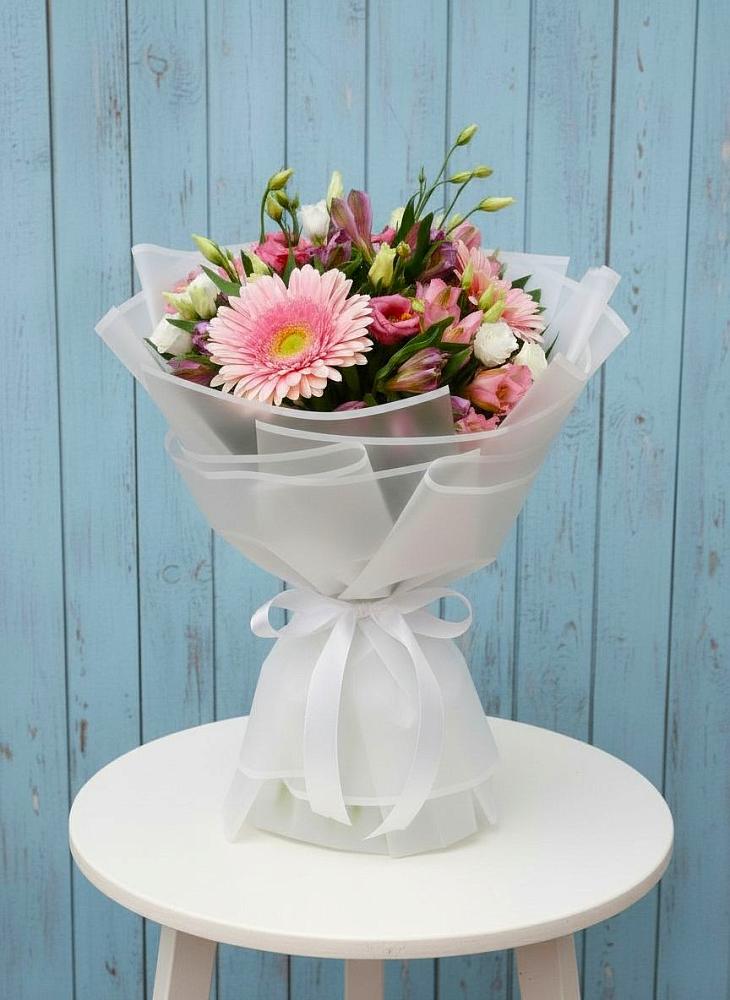 Букет цветов из: Герберы, Альстромерии и Лизиантусы в Партизан