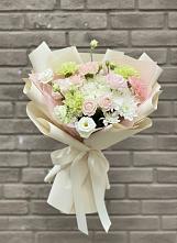 Букет цветов из:  Гвоздики, Розы, Лизиантусы и Хризантемы в Партизан