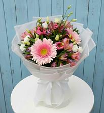 Букет цветов из:  Герберы, Альстромерии и Лизиантусы в Партизан