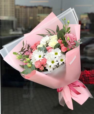 Букет цветов из: Розы, Лизиантусы и Хризантемы в Партизан
