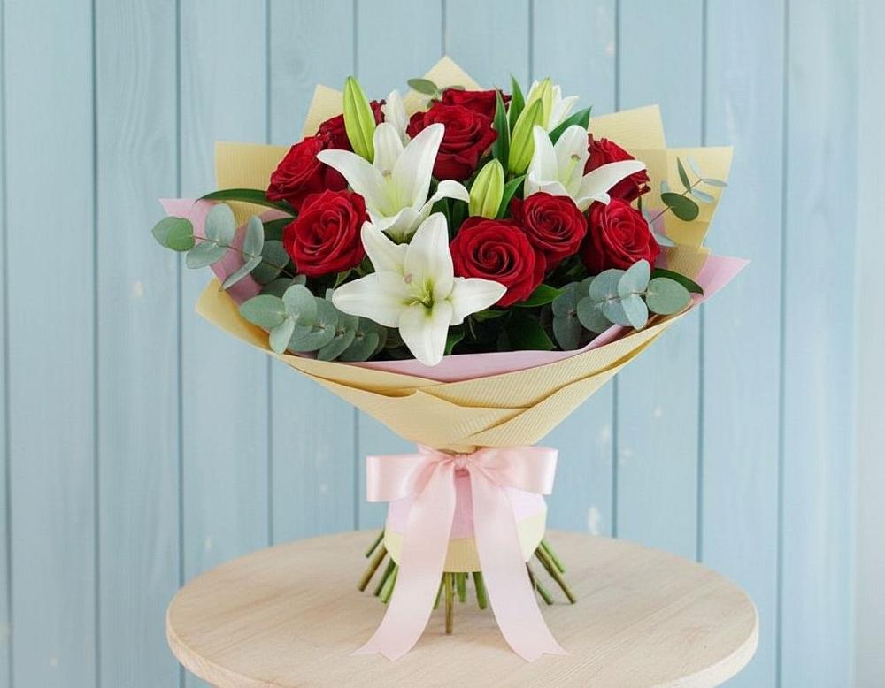 Букет цветов из: Лилии и Розы в Партизан